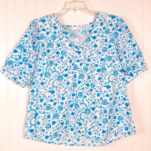 Draper James Tops - Draper James Women's XL Blue White Floral V‎ Neck Puff Sleeve Top Chic Dainty